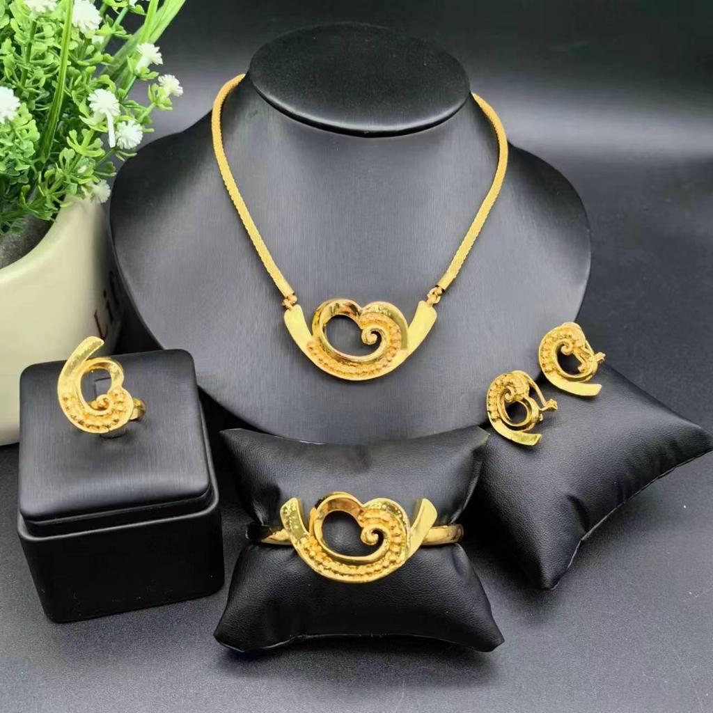 Dubai 24k Vergoldetes Schmuckset: Anhänger, Ohrringe, Armband, Ring - Ideal für indische & afrikanische Bräute