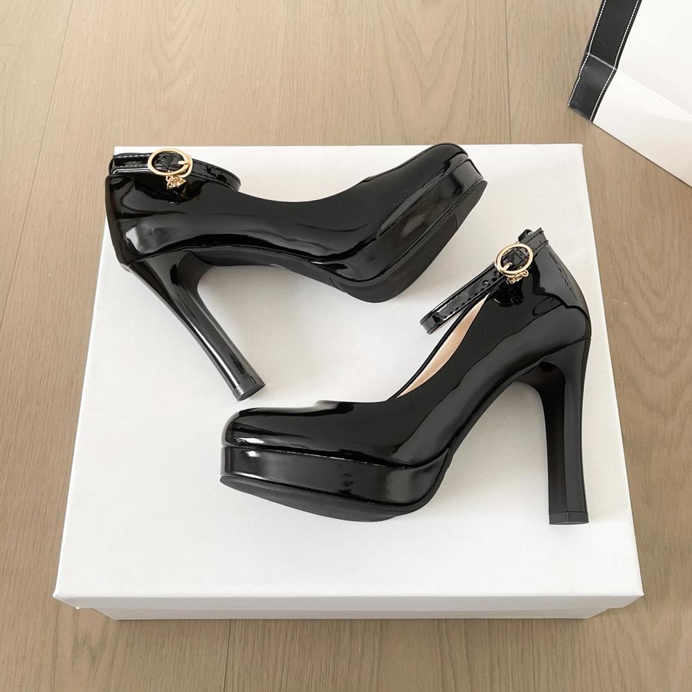 2025 Sapatos Casuais de Primavera de Salto Alto Preto Feminino Sapatos de Salto Alto de Cor Sólida Sapatos de Cunha Tamanho Grande Salto Alto Tamanho 34-42