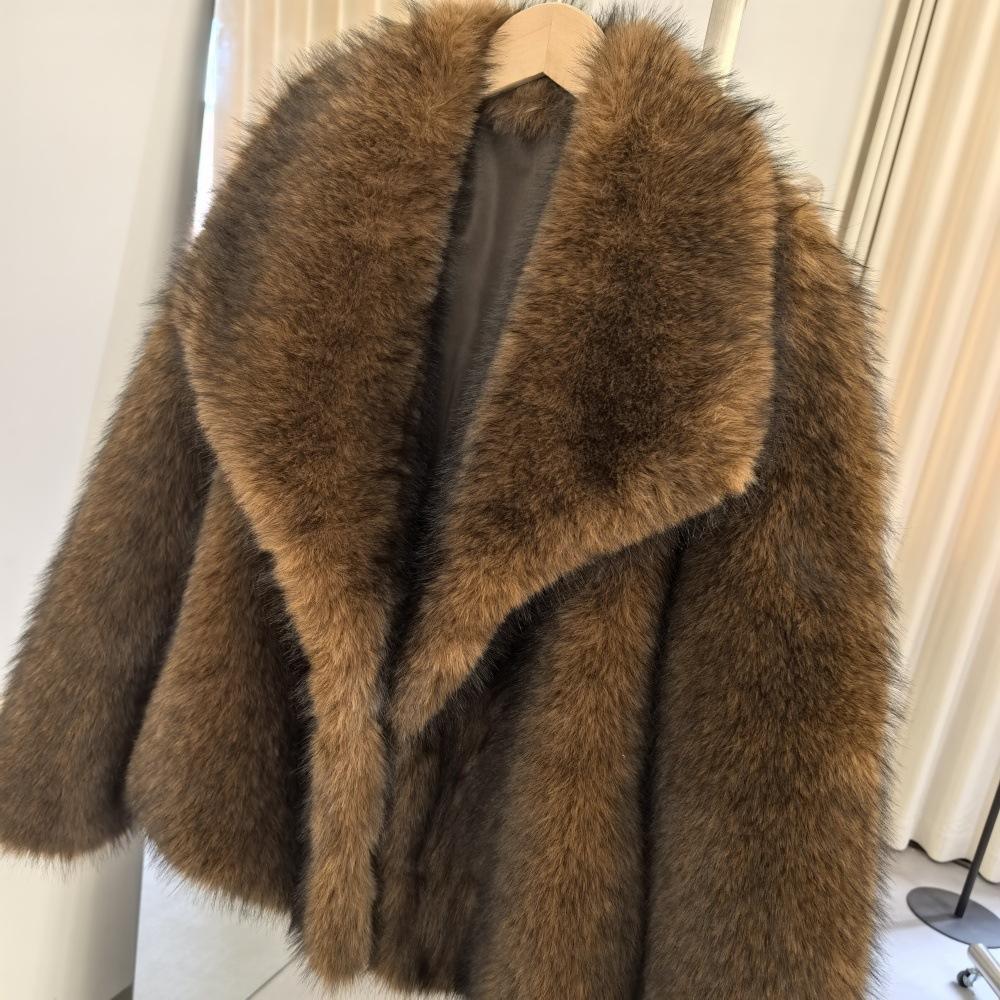 Imitation Fur Coat with Large Lapel and Short Fur Coat High Quality and Environmentally Friendly Fashion Imitation Fox Fur Coat