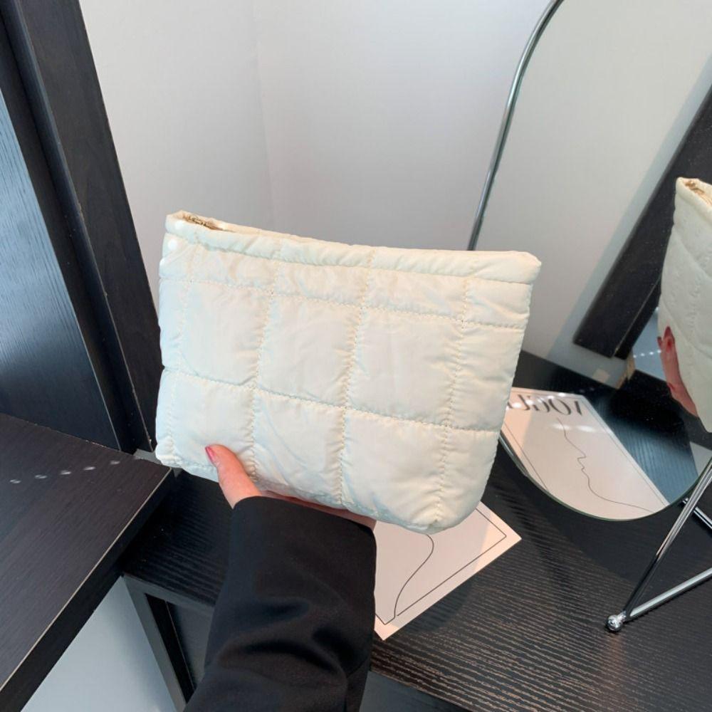 

Large Capacity Puffer Pouch Cotton Filled Thick Plaid Clutch Bag Puffer Padded Makeup Bag Women бежевый