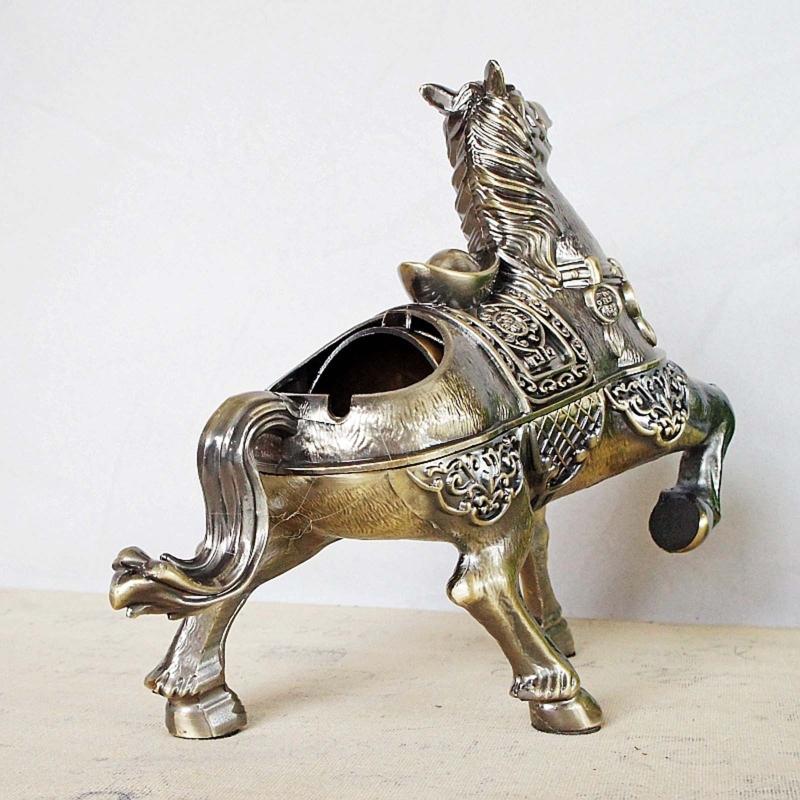 Vintage Horse Shape Ashtray Household Retro Cool Ashtrays Patio Desktop Decor Fashionable Birthday Gifts for Smokers