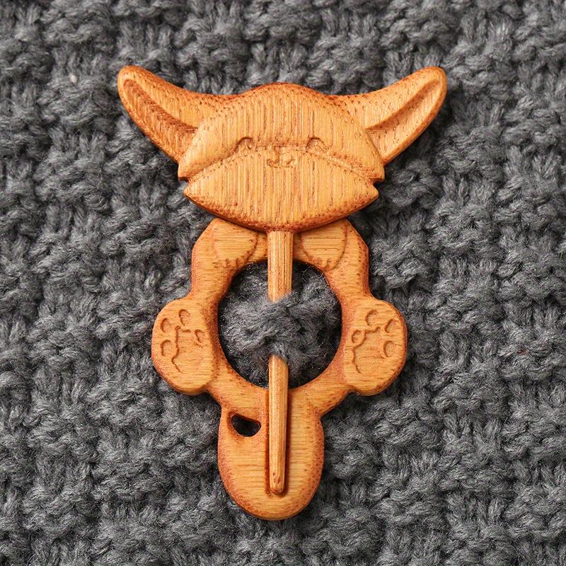 1PC Cute Cat Winter Sweater Scarf Fixed Buckle - Wooden Brooch Cat Decorative Fixed Buckle.