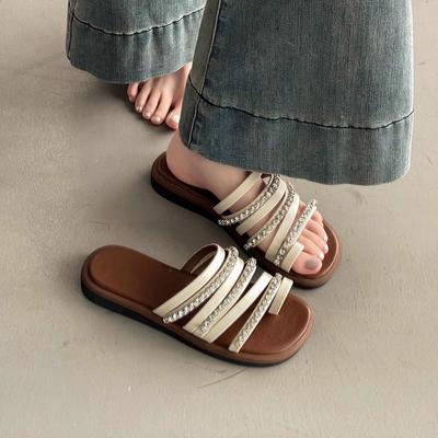 Sommer neue vielseitige Sandalen mit flachem Boden, runder Zehenpartie, rutschfest, temperamentvoll, Ein-Wort-Slipper, Feen-Rhinestone, Zehenbedeckung
