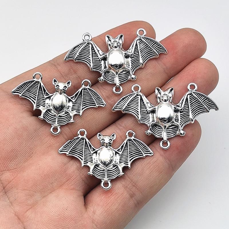 Gotischer Vampir Fledermaus Anhänger - Silbernes Halloween Schmuck Accessoire