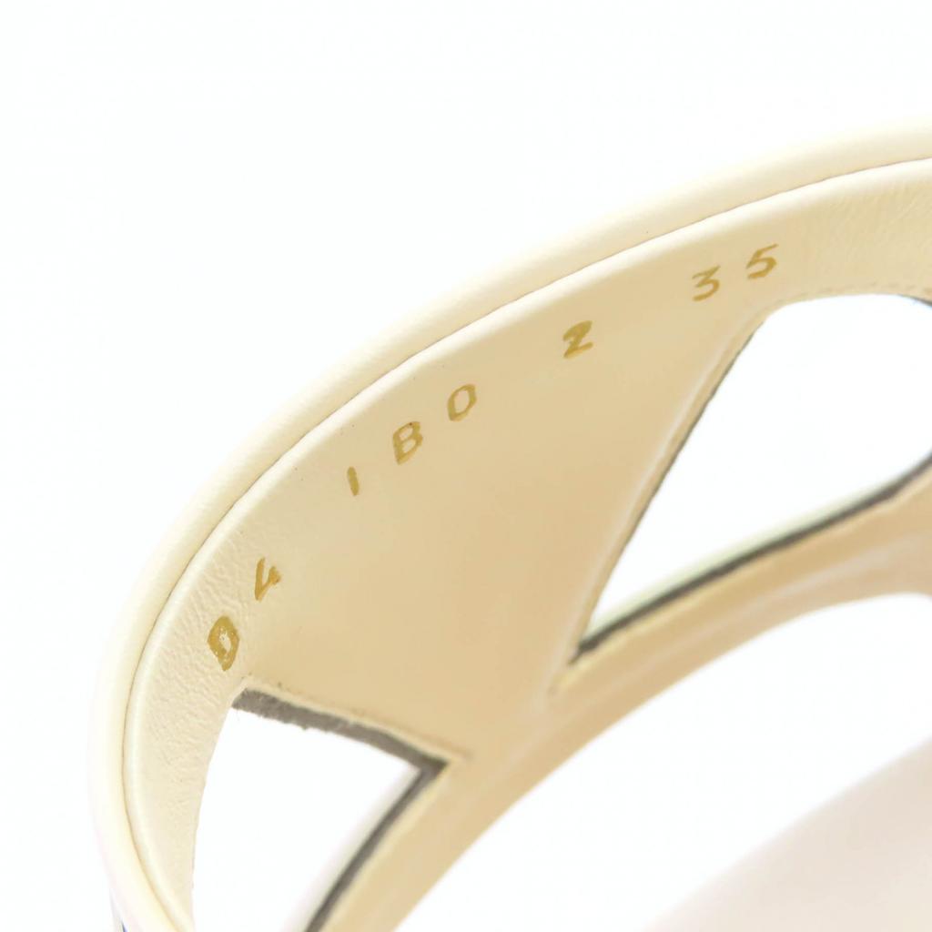 Nienaganne skórzane sandały klapki Valentino Garavani z wycięciem V Logo i kwadratowym noskiem 35 4W2S0IB0 Używane