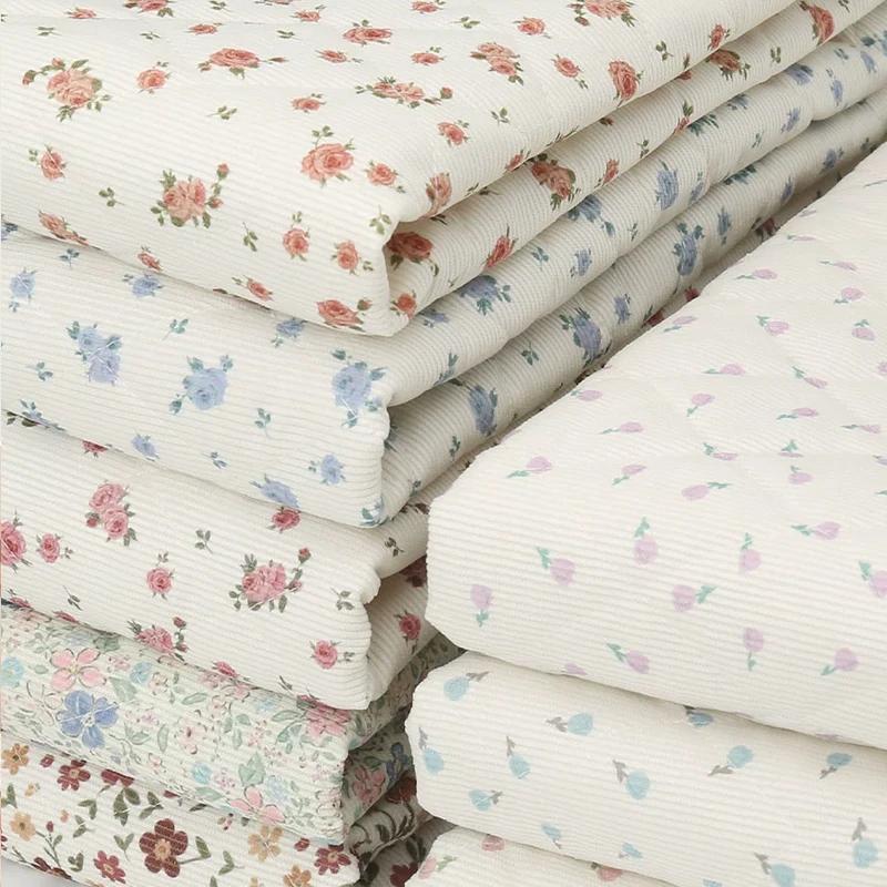 0,5 m/1 m/2 m Kleiner Blumendruck Verdickter Cord Quilt mit Baumwollstoff für Kosmetiktasche Kinderbekleidung DIY Nähstoff