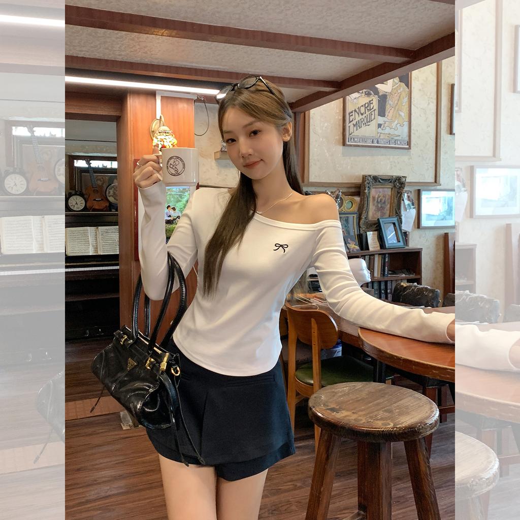 Autumn Super Good-looking Ootd White Slanted Shoulder Embroidered Bow Long-sleeved T-shirt Women's Off-the-shoulder Slim-fit Top