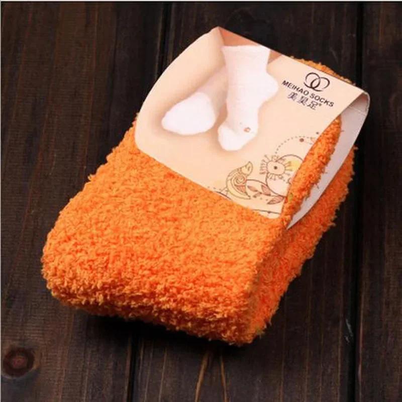 Winter Warme Weiche Korallenfleece Samtsocken für Damen, Gemütliche Bettsocken in Unifarben