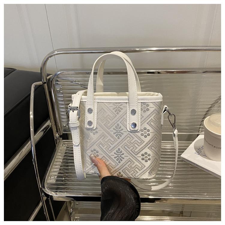 

2025 Ethnic Style Bucket Bag Chinese Luxury Shoulder Purse Vintage Floral Crossbody Bag for Women Fashionable Boho Handbag