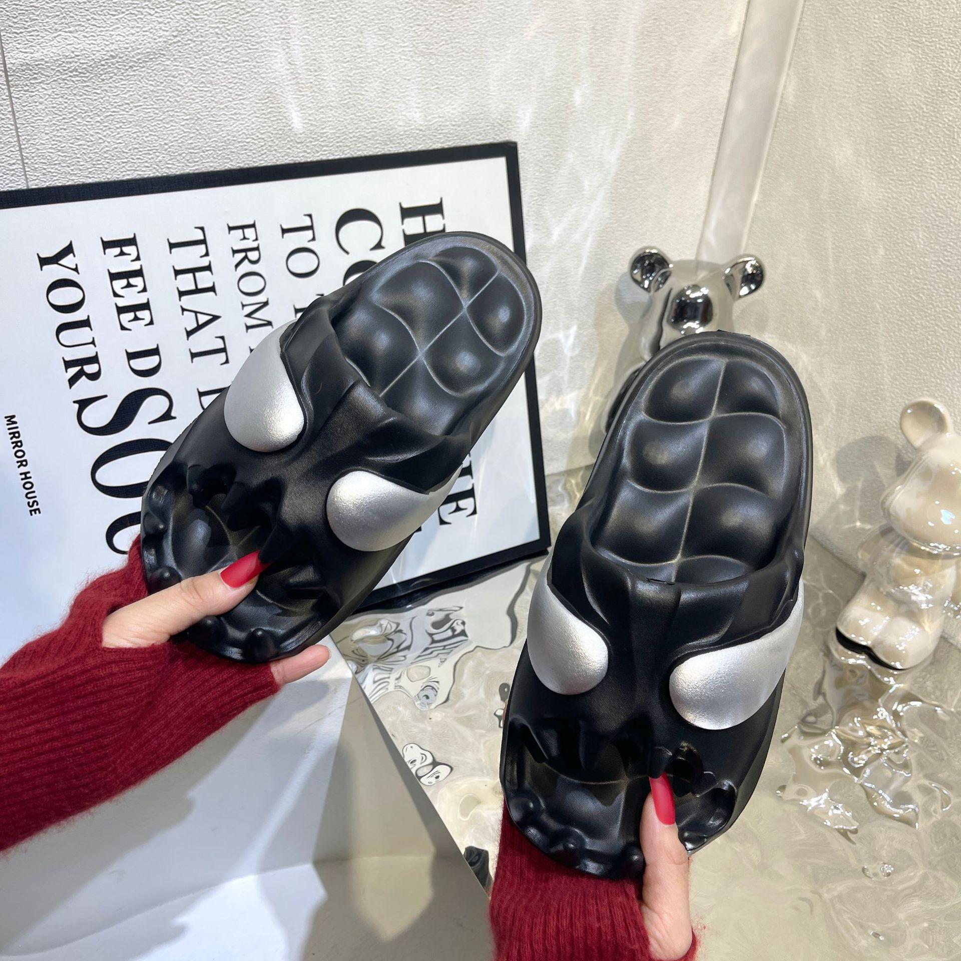 

Тапочки с элегантным скелетным дизайном | Летние повседневные дышащие удобные | Выбор модных тенденций Европы 44-45 чёрный