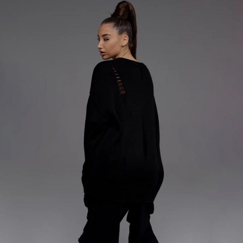 Dámský roztrhaný svetr s kulatým výstřihem