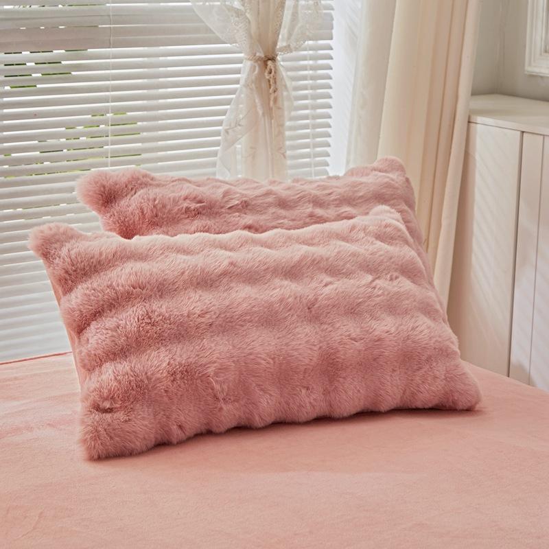 Winter Thickened Milk Velvet Four-piece Bed Sheet Quilt Cover Bed Warm Rabbit Velvet Quilt Cover Flannel Coral Velvet Bed Skirt Three-piece Set