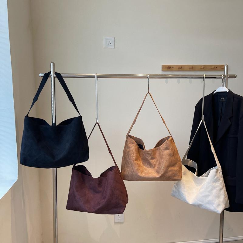 Versatile Stylish Tote Bag For Women Fashionable Design With Roomy Interior Ideal For Daily Outings