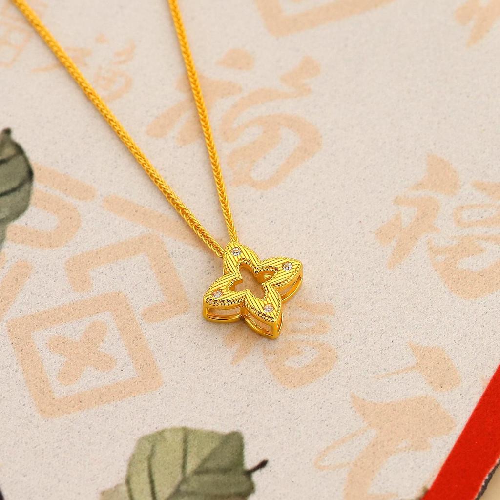 Four-leaf Clover Pendant Necklace for Women New Arrival Fashionable Versatile High-end Clavicle Chain