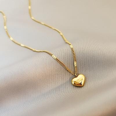 1pcs Collier Couleur Or Ms Mode Simple Cœur de Pêche Gravé Amour Chaîne Clavicule Cadeaux de Vacances