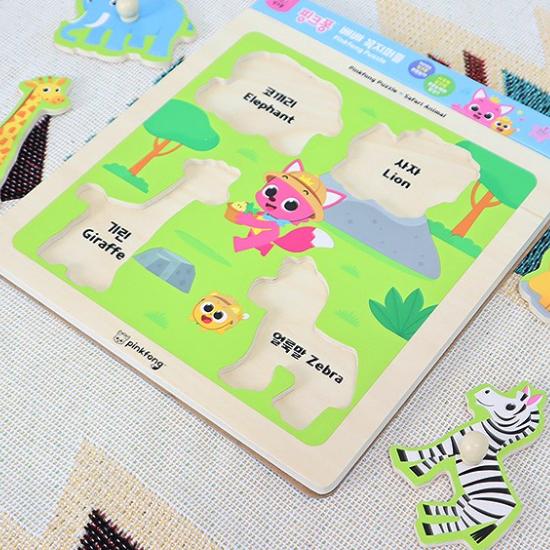 Certificat KC – Puzzle cu piese din lemn Pinkfong 4 piese (Animal Sălbatic / Insectă) 3 Opțiuni