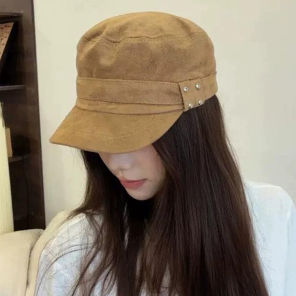 Retro British style suede equestrian hat women's autumn and winter warm versatile flat top hat showing face small brown newsboy hat