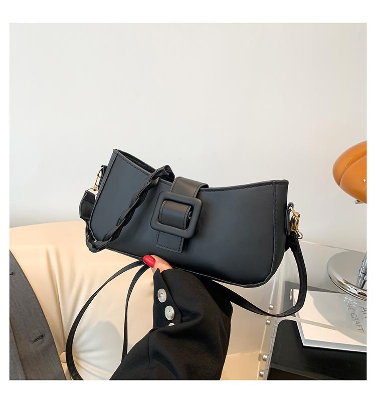 

Простая сумка женская 2024 новый французский индивидуальный тренд модный темперамент простая сумка через плечо подмышкой ремень сумка-мессенджер чёрный