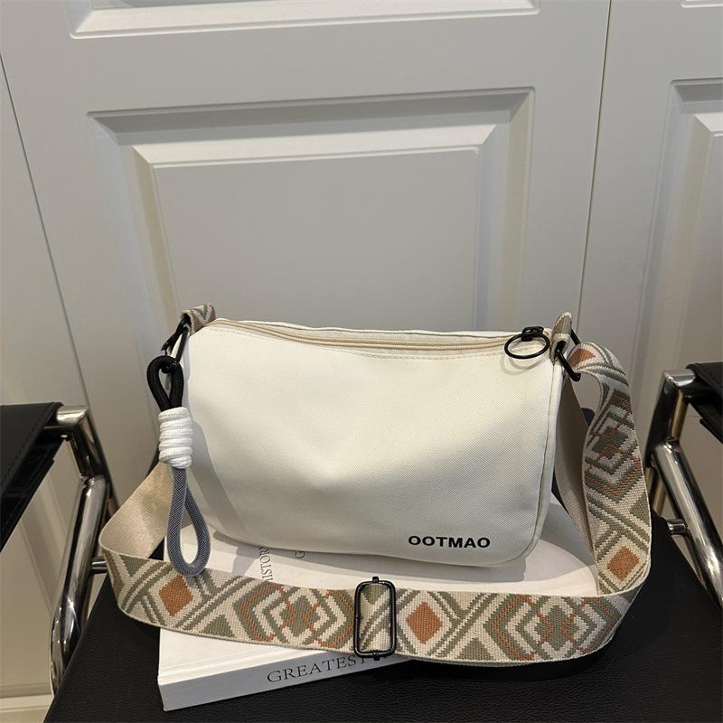 

Casual wide shoulder strap small bag women s new fashion simple Boston bag high value niche messenger bag белый