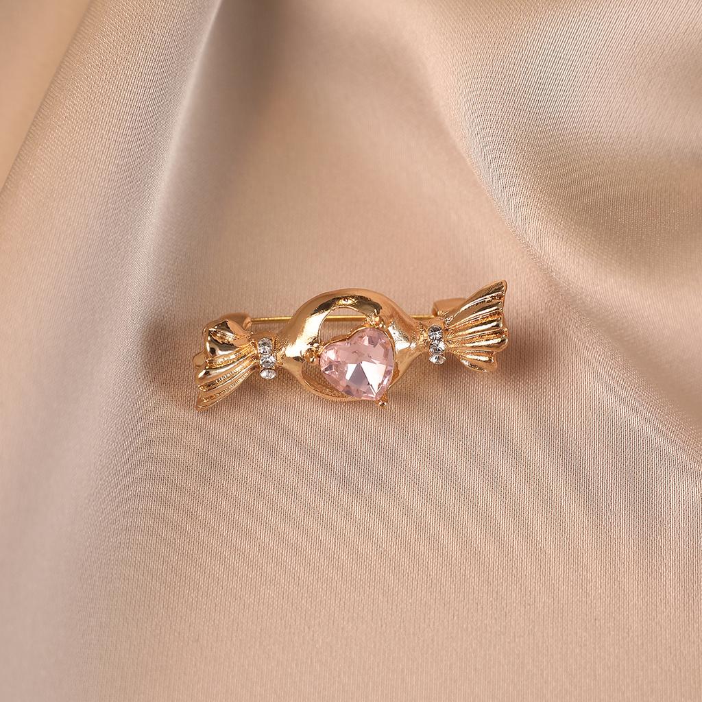 Pink Candy Heart-shaped Anti-glare Brooch Accessory Small Accessory Fashionable Sweet and Cute Brooch Versatile Brooch