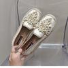 Baotou Koreanische Version von Strass Stroh gewebte Fischer Schuhe Damen Leinen flacher Boden Halb-Schlappen vielseitig Satin Spitze faule Damenschuhe