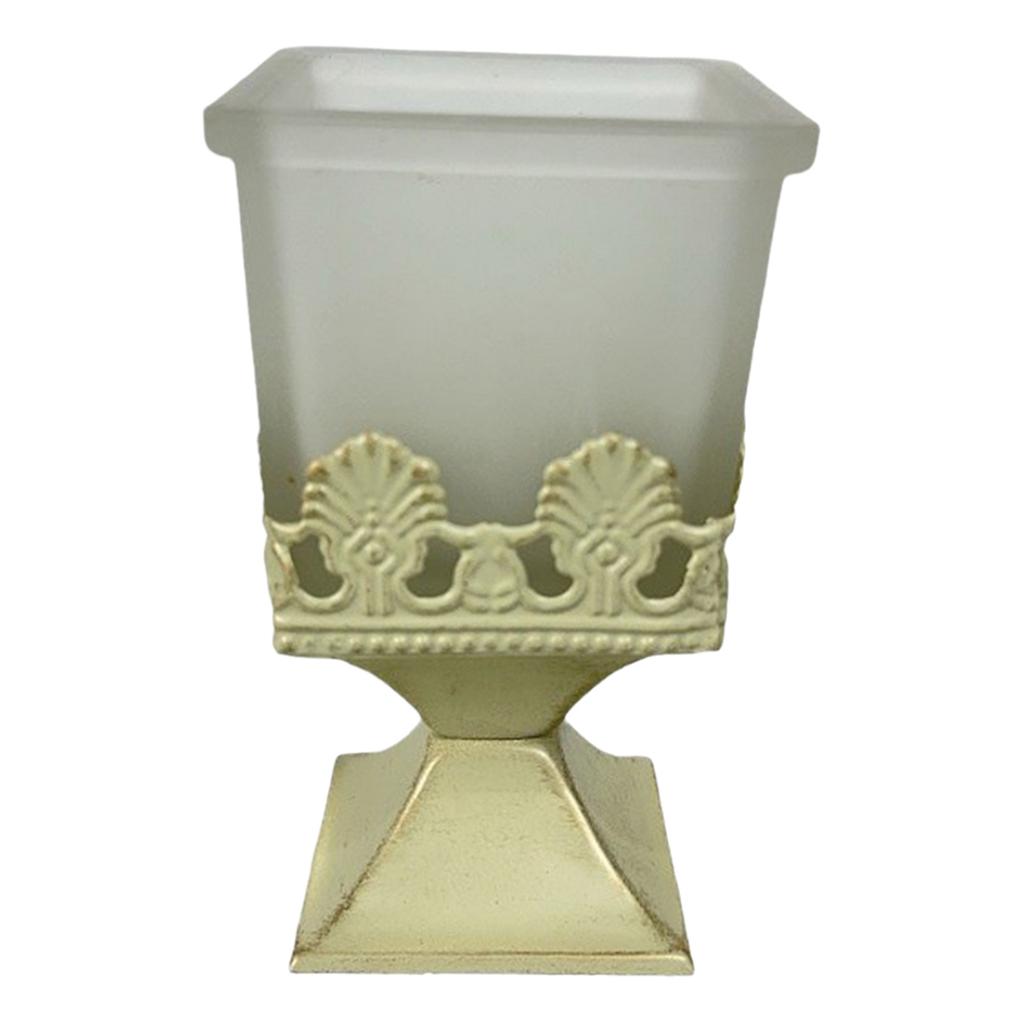 Elegant Iron Candle Holders Classical Design Candlestick Holders for Weddings Parties and Dinners Decors Accessory