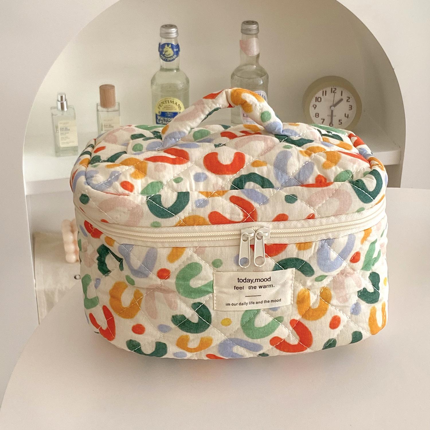 

Sweet Color Large Capacity Ladies Cosmetic Bag Fashion Leisure Travel Female Storage Bags Soft Portable Women s Clutch Handbags