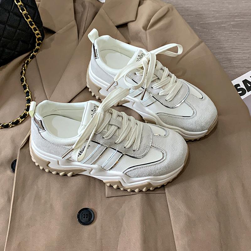 

Корейская версия кроссовок для папы женские 2025 новая весенняя мода внутренняя высота увеличение повседневная обувь платформа сочетание цветов дышащие спортивные туфли тренд 40 белый