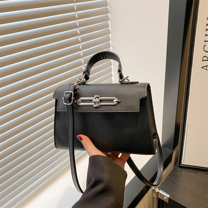 

Нишевый дизайн, трендовые женские сумки, новая универсальная модная простая портативная сумка через плечо, кроссбоди, маленькая квадратная сумка чёрный