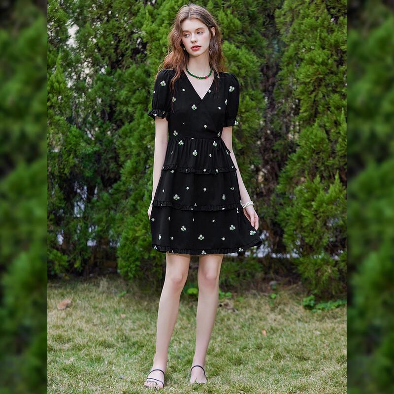 Elegant Contrast V-Neck Embroidered Mini Dress