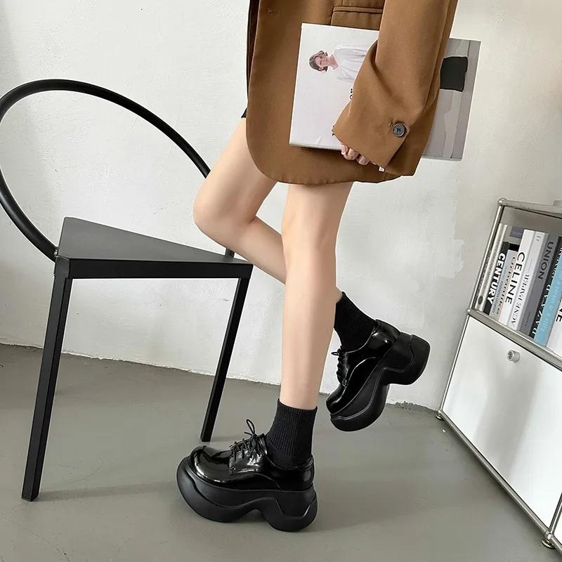 Осенние женские массивные кроссовки — фото 6