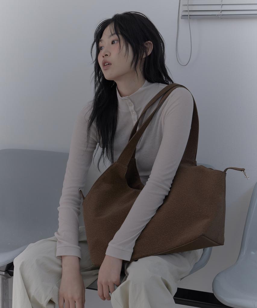 Haveawhale Piggy Buckle Bag (Br)