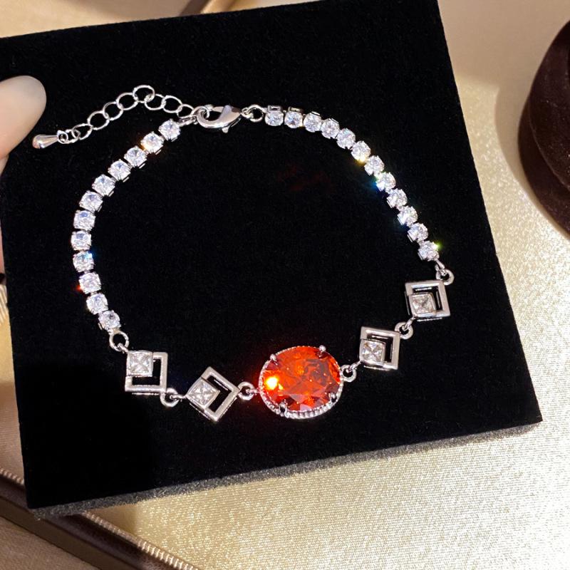 Bracciale Quadrifoglio Zircone Cuore - Gioiello Elegante e Versatile per Donna