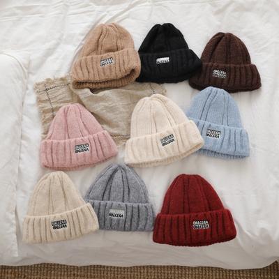 Einfacher Stil Buchstabenstickerei Vielseitige Wollmütze Herbst und Winter Neue Mode Strickmütze