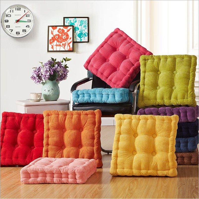 Elegantes quadratisches Sitzkissen aus Maisplüschmaterial für ultimativen Komfort und Stil