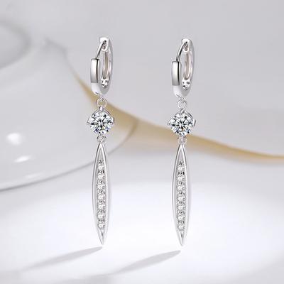S925 Ayar Gümüş Yeni Püsküllü Kadın Küpeleri Moissanite 0.5CT Sallantılı Kulak Kancalı Küpeler Tatil Partisi Lüks Takılar