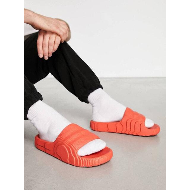 

Красные шлепанцы adidas Originals Adilette 22