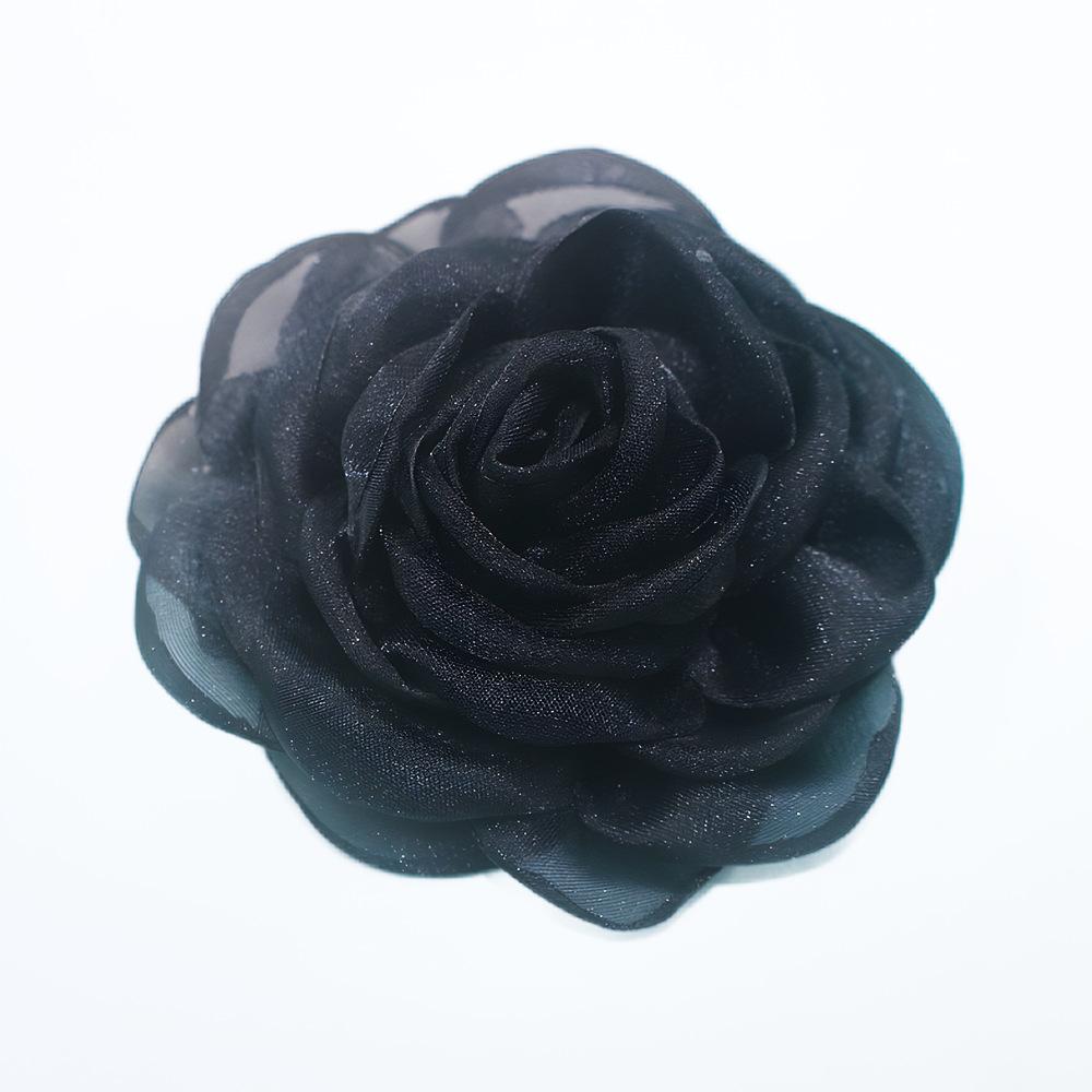 Französische Seidengaze Kamelienbrosche mit einem zarten Duft und einer dreidimensionalen simulierten Blumennadel