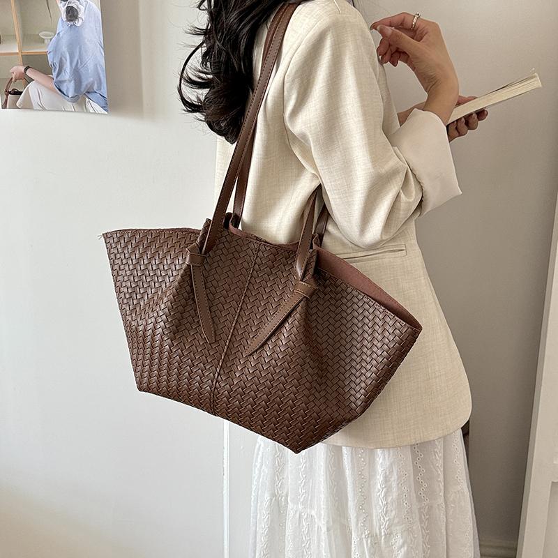 Woven Leather Tote Bag for Women Large Capacity Shoulder Handbag for Work and Shopping