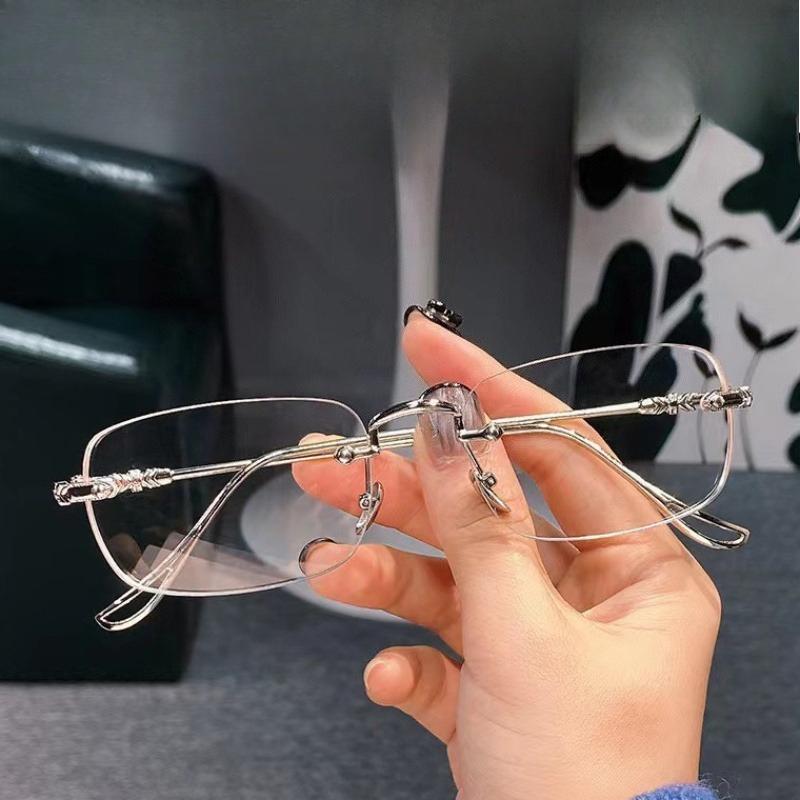 

Color Changing Lenses with Automatic Dimming Suitable for Men and Ladies To Wear in Daily Office and Indoor Environments