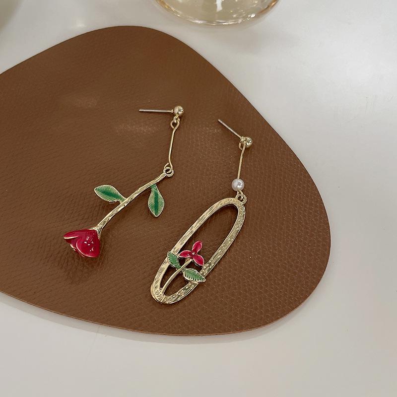 

Asymmetrical Rose Flower S925 Silver Earrings for Women - Elegant and Exaggerated Stud Jewelry