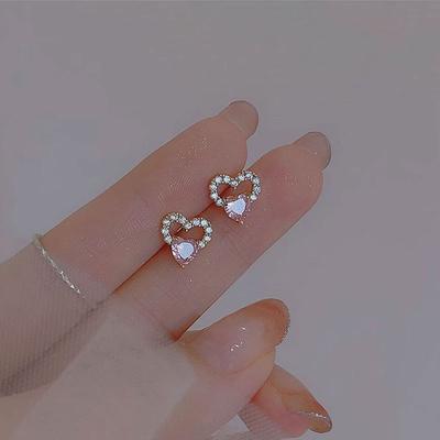 Japanese and Korean Fashion Pink Heart-shaped Earrings Niche Design Art-sensing Love Earrings