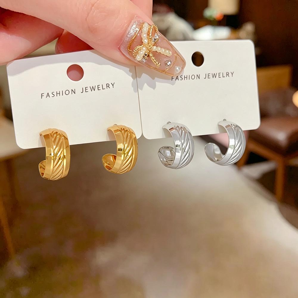 Elegant Geometric C-Shaped Hollow Earrings for Women - Stylish High-End Design