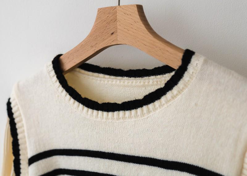 Women's Off-White Retro Patchwork Chiffon Striped Knit Sweater Shirt, One Size, Black, Korean Niche Design.