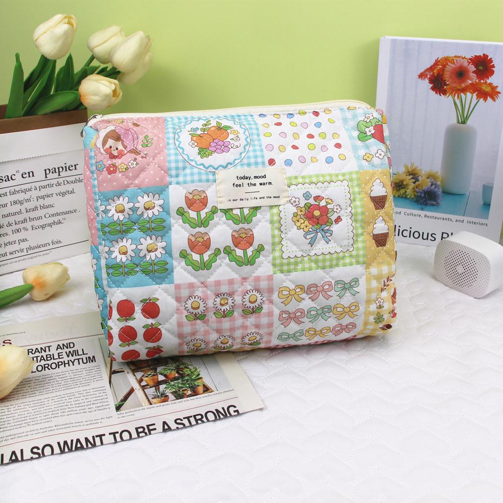 Polyester Travel Organizer With Geometric Print And Thread Detailing For Women And Men