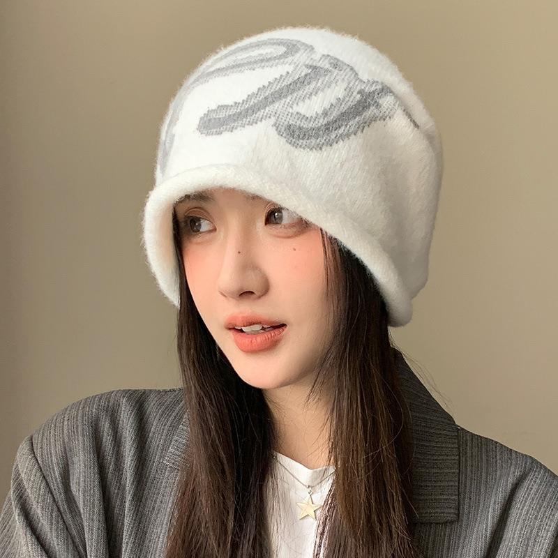 Outdoor versatile hat women's autumn and winter warm knitted hat lazy style retro headgear show face small cold hat