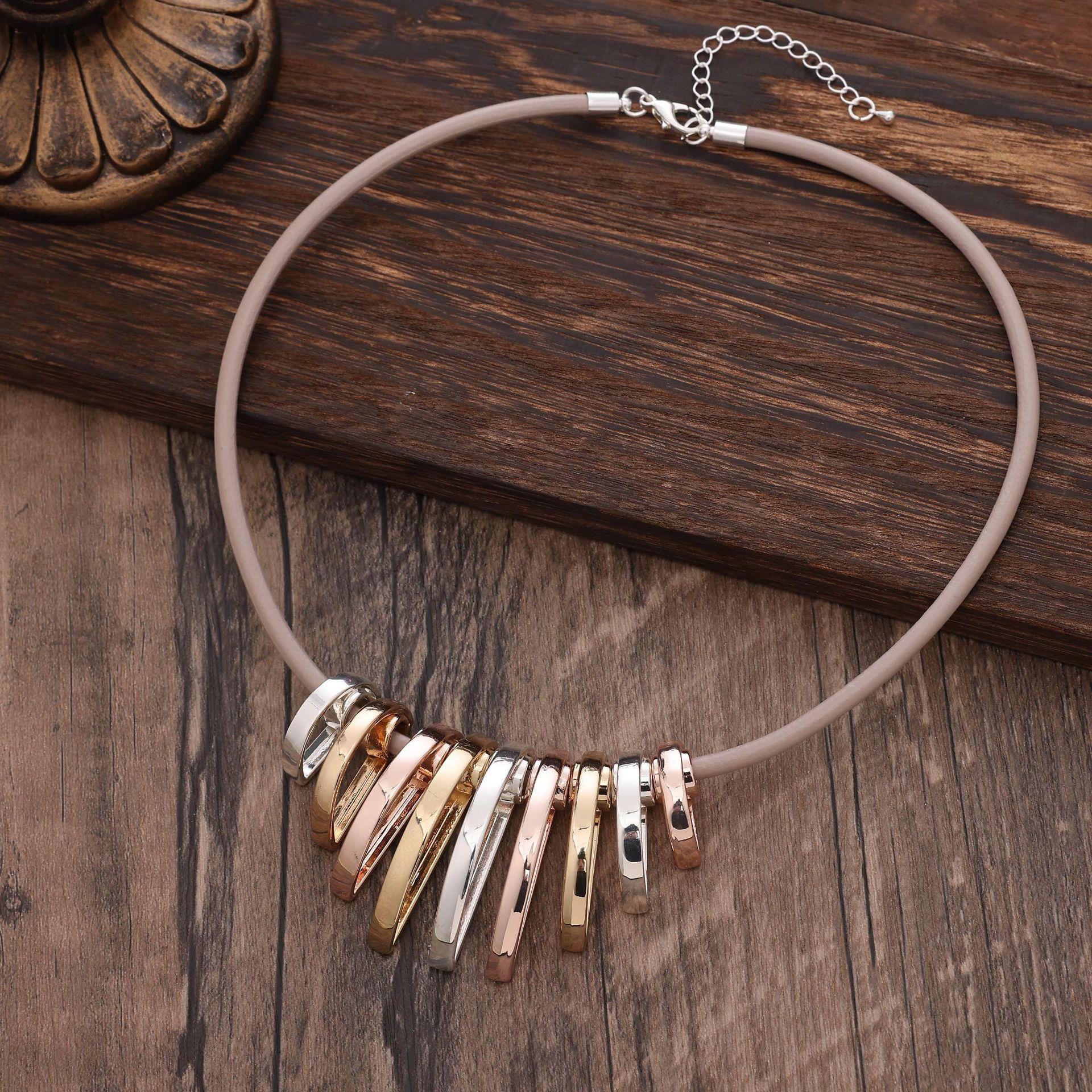 

Новое геометрическое полое ожерелье из толстой кожаной веревки с буквой D, модное и персонализированное женское высококлассное бабушкино ожерелье