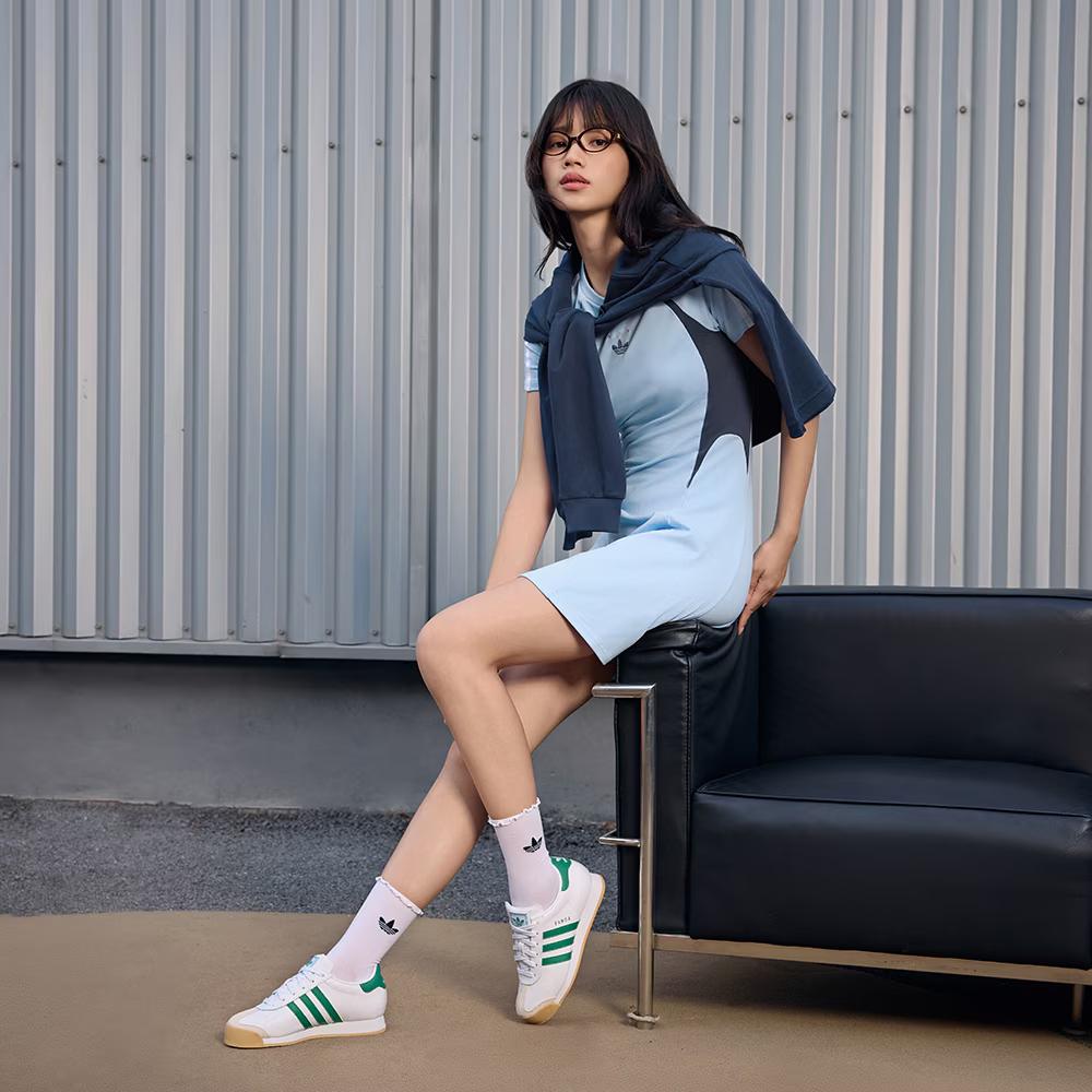adidas Oryginalna sukienka dżersejowa z krótkim rękawem w paski, blok kolorów, sportowy krój slim fit, dzianinowa, damska, jaskrawoniebieska, północnoszara JD1136
