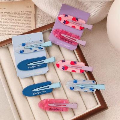 2pcs Pince à Cheveux Bec de Canard Sans Couture Série Fruits Dopamine Vitality Girl, Mignon Doux Fraise Myrtille Raisin Frange Clip Latéral