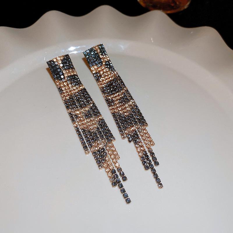 

European & American Rhinestone Leopard Geometric Chain Necklace: High-End Luxury & Fashionable Statement Piece